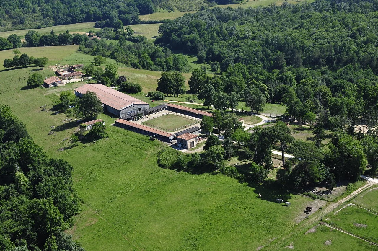 Photo de CENTRE EQUESTRE DE BOURROU