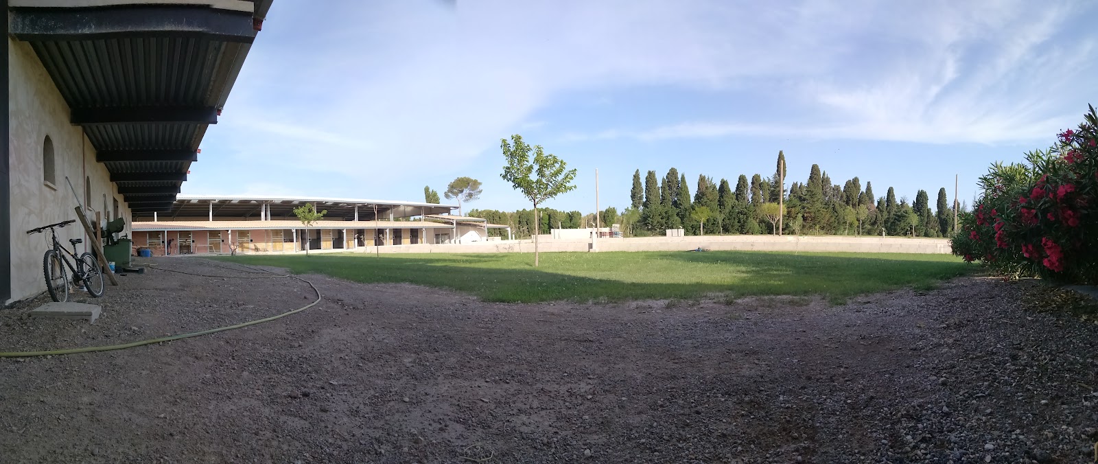 Photo de ECURIE BAYLE MERLOS