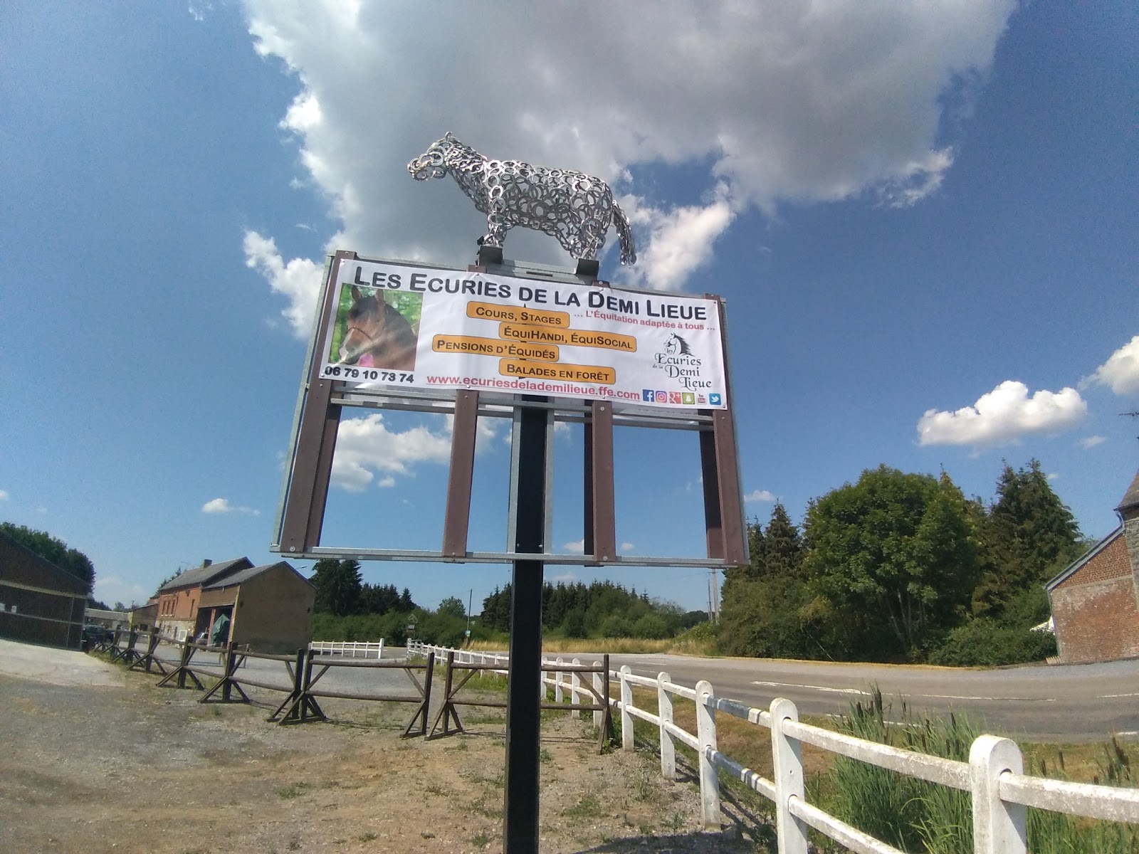 Photo de ECURIES DE LA DEMI LIEUE