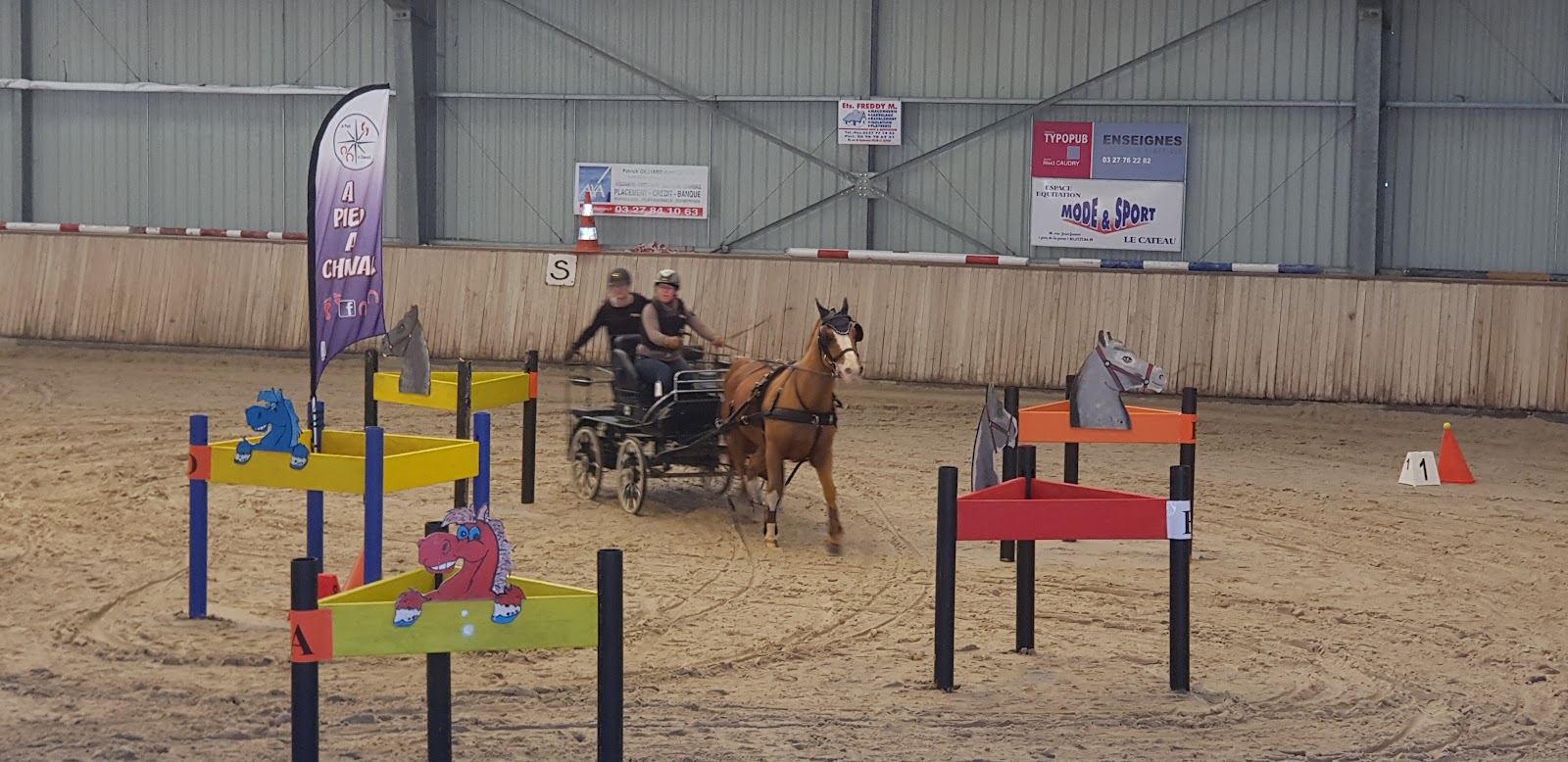 Photo de ECURIES DU CATEAU